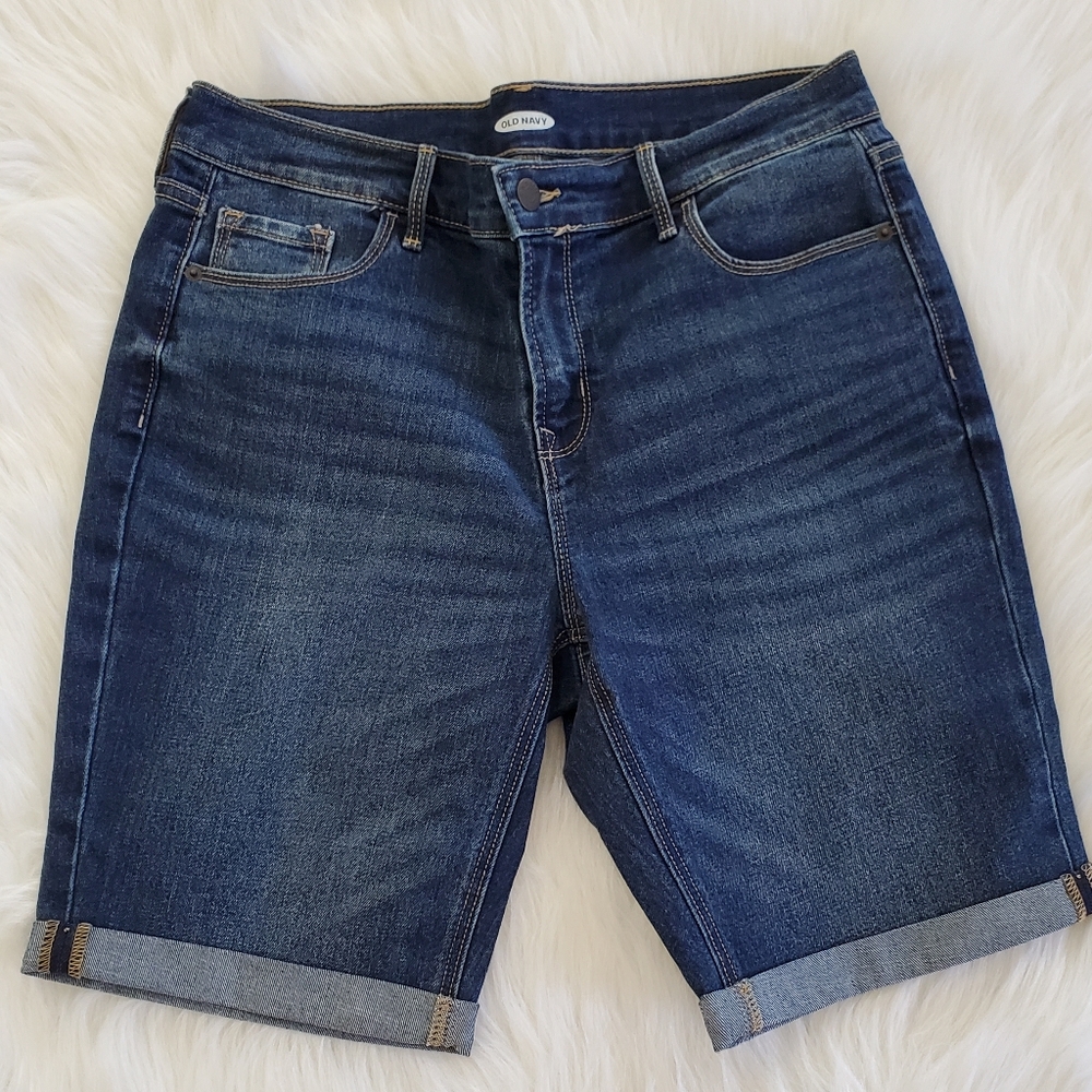 NWOT Old Navy - High Rise Cuffed Shorts